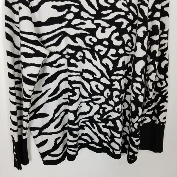 Chico's Women Ecovero Animal Jacquard Turtleneck Sweater Sz XL Black White - Picture 6 of 8